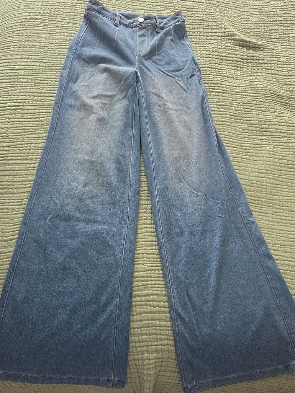 HALARA Wide-Leg High-Rise Jeans in Blue Wash